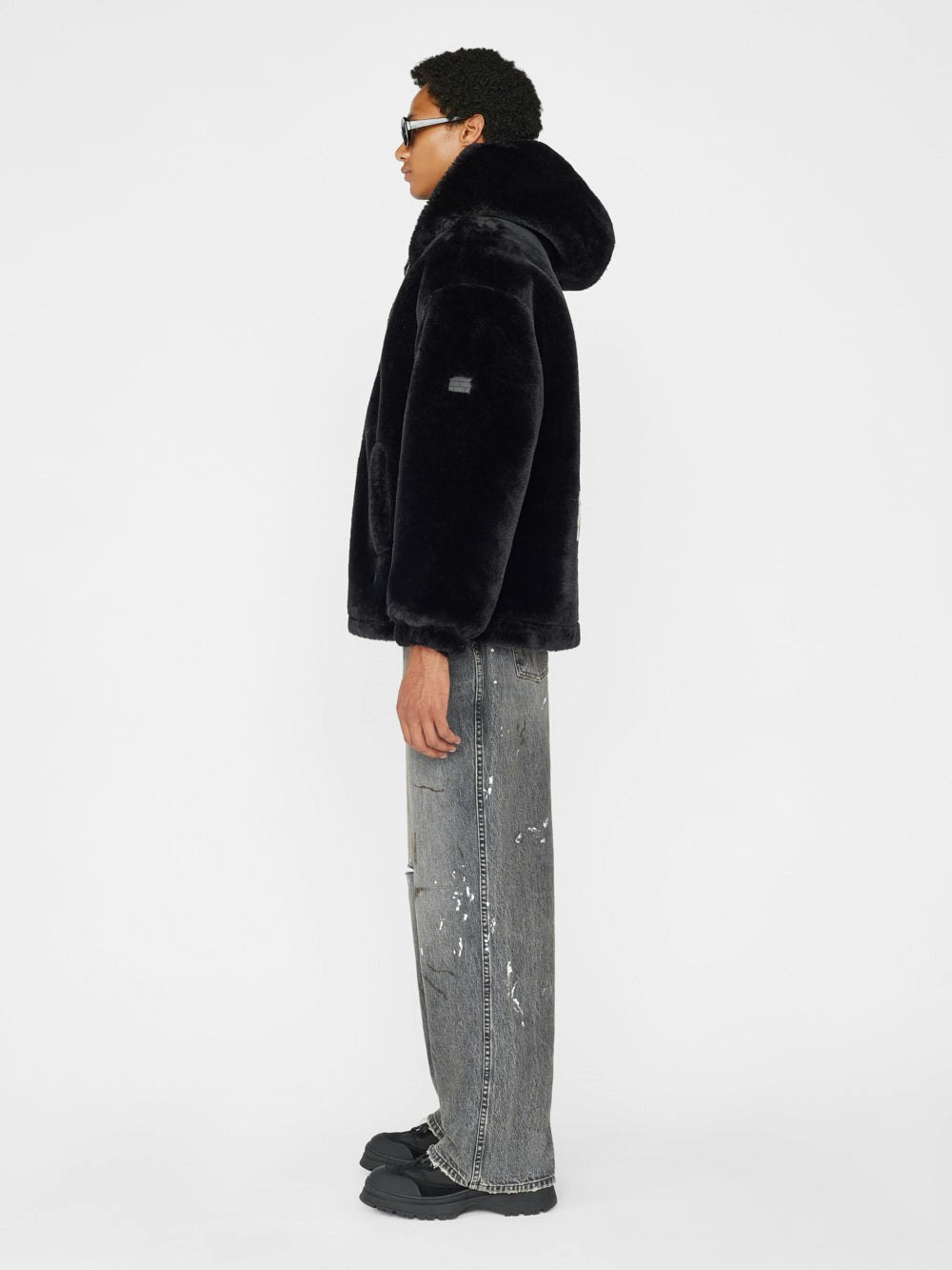 hoodie side view alt:fit1